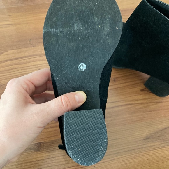 Black high heal boots - Picture 3 of 4